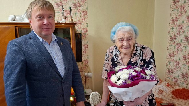 Жительница Кировска Валентина Ольшина отметила 101-й день рождения - После войны Валентина Ивановна посвятила себя педагогике. Многие годы она работала учителем начальны