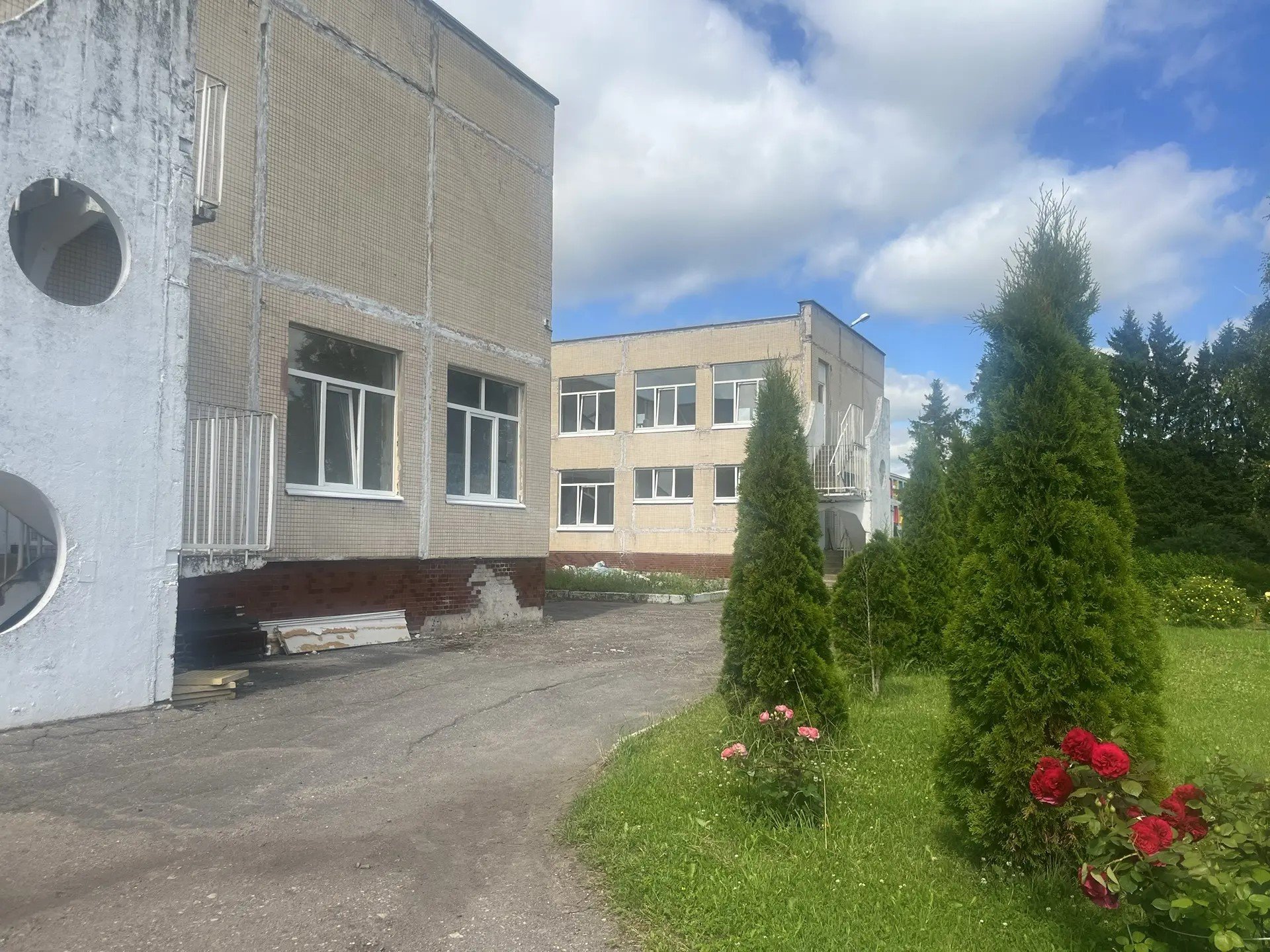 Вице-губернатор Ленинградской области проверил ход капремонта детского сада № 12 в деревне Бегуницы - Вице-губернатор Ленинградской области по социальным вопросам Александр Кялин посетил деревню Бегуниц