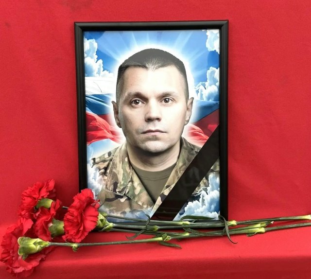 Тихвин простился с участником СВО Владимиром Ивановым - Стрелок-сапер погиб 7 февраля 2025 года. Ему было 46 лет.