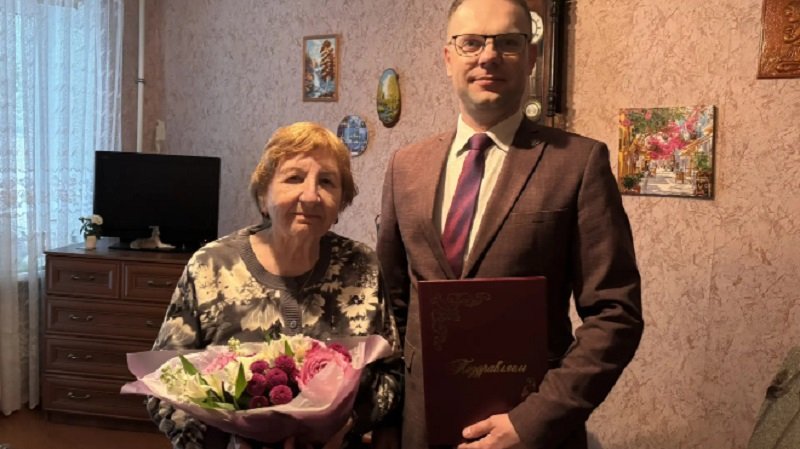Жительница Лодейнопольского района отметила 88-летие - Жительница блокадного Ленинграда Алиса Борисовна Макарова из Лодейнопольского района Ленинградской о