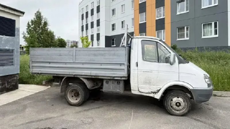 Житель Гатчины заплатил 780 тысяч рублей налогов после ареста автомобиля - Житель Гатчины погасил налоговую задолженность более чем на 780 тысяч рублей после ареста его грузов