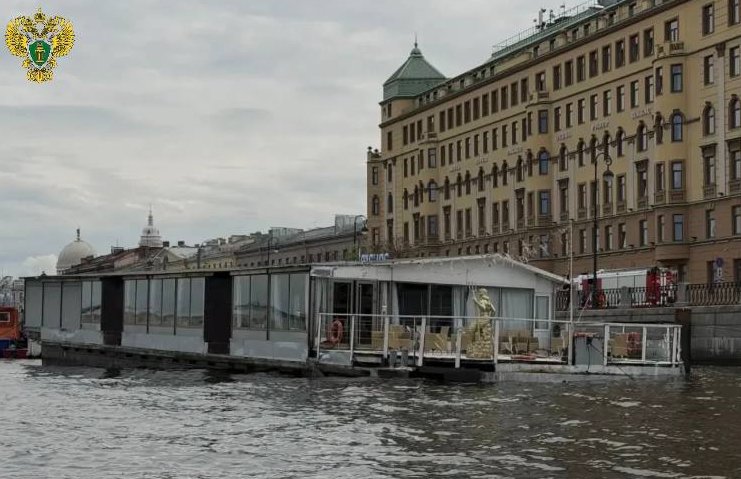 Прокуратура проводит проверку после частичного затопления плавучего ресторана в Петербурге - Информация о пострадавших не поступала.