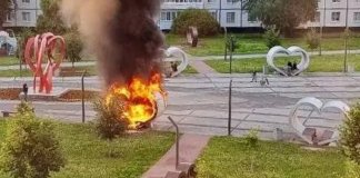 Молодой человек поджег парковую скамейку в Киришах