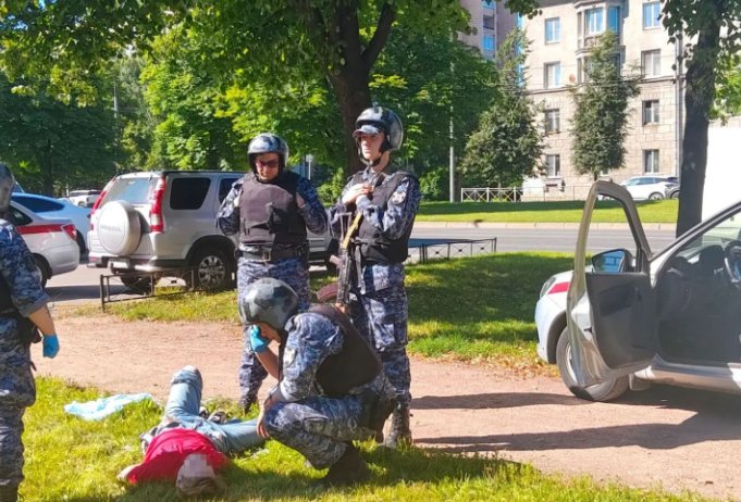 В Петербурге задержали 16-летнего за поджог газозаправочной станции - Задание совершить поджог юноша получил от неизвестных в мессенджере.