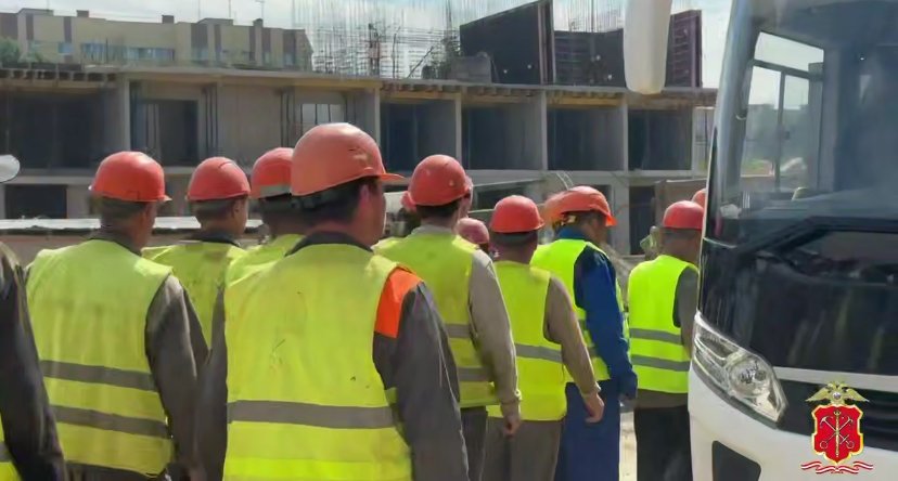 В Петербурге полиция задержала нелегалов на стройке ЖК в Петербурге - Нарушителей привлекли к административной ответственности с назначением штрафа и последующим выдворен
