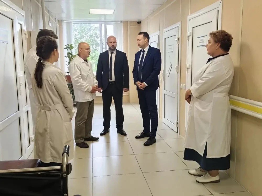 В Тосненской больнице завершён ремонт кардиологического отделения и продолжается обновление физиотерапевтического - В Тосненской больнице идёт поэтапная реновация. Капитальный ремонт кардиологического отделения уже з