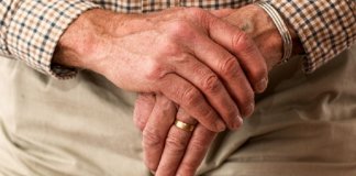 Пенсионер убедил пенсионерку расстаться с картой, PIN-кодом и сбережениями в Шлиссельбурге