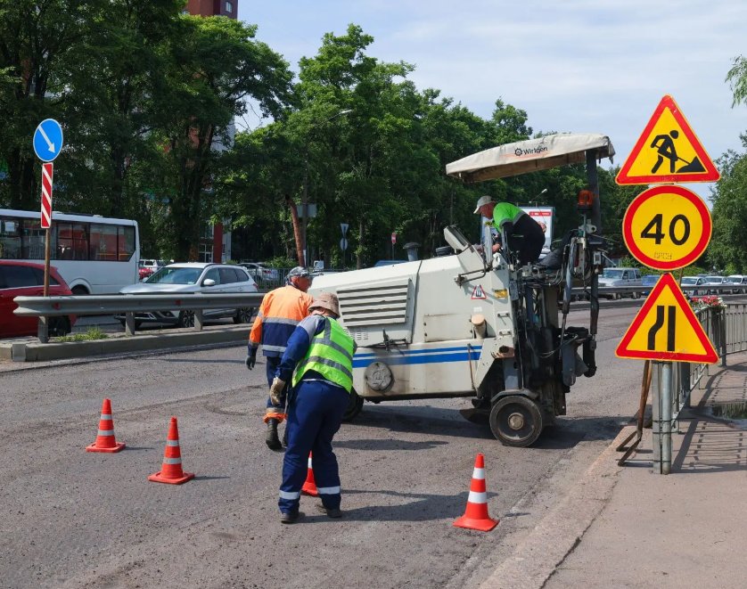 В Выборге продолжается ремонт участка Ленинградского шоссе - Сейчас дорожники снимают изношенный слой асфальта.