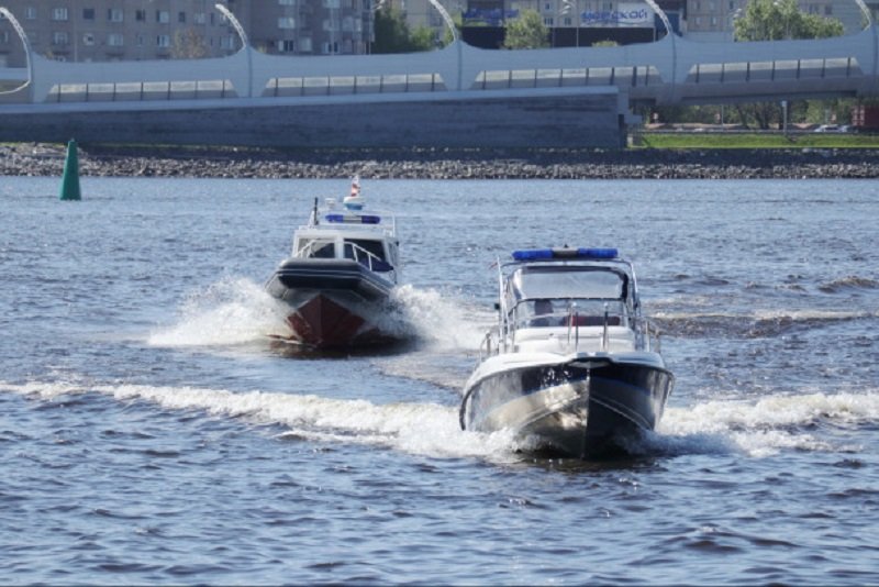 Пьяный петербуржец упал в Неву. Его обнаружили в шоковом состоянии - Мужчину в возрасте 37 лет госпитализировали после падения в Неву 19 июля около 02:00 у Свердловской