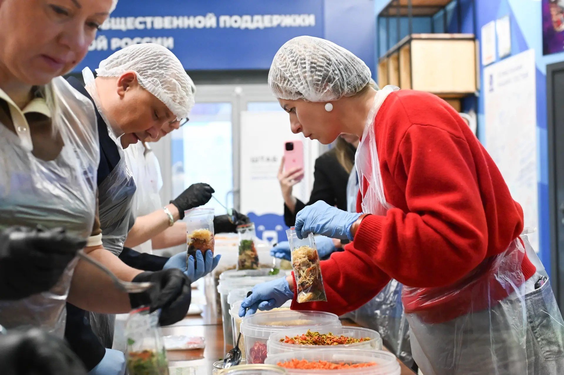 Проект «Фронтовой обед 47» за два года доставил на передовую 20 тысяч порций домашней еды - В Ленинградской области продолжает работу проект «Фронтовой обед 47», реализуемый АНО «Свои люди». З
