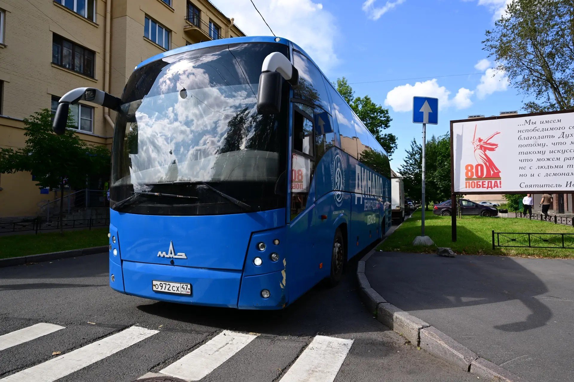 Ко Дню ВДВ Ленобласть передала два автобуса для нужд Минобороны - В преддверии Дня Воздушно-десантных войск Правительство Ленинградской области при поддержке благотво