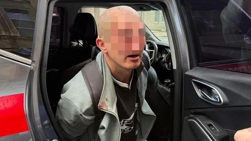 Сантехник с газовым ключом напал на сварщика в Петербурге - Двух мужчин задержали днем 20 августа в Центральном районе Санкт-Петербурга после драки из-за денег,