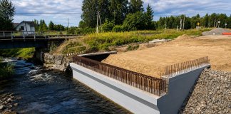 Реконструкция моста через реку Михалевку продолжается