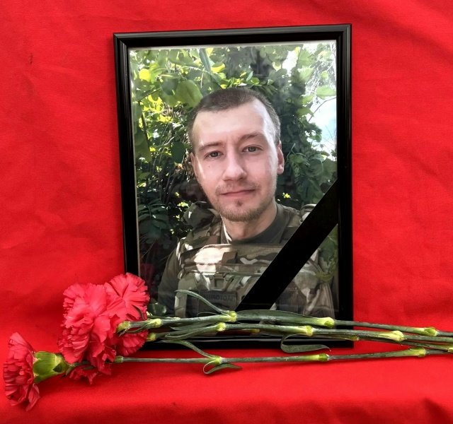 В Тихвине простились с погибшим на СВО Валерием Макаровым - Ему было 30 лет.