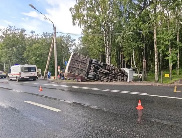После ДТП с рейсовым автобусом во Всеволожском районе завели уголовное дело - В результате происшествия, предварительно, травмы получили пять человек.
