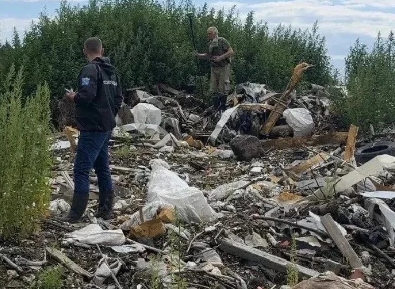 Стихийную свалку нашли на территории птицефабрики в Выборгском районе - Эконадзор взял на контроль устранение навалов.