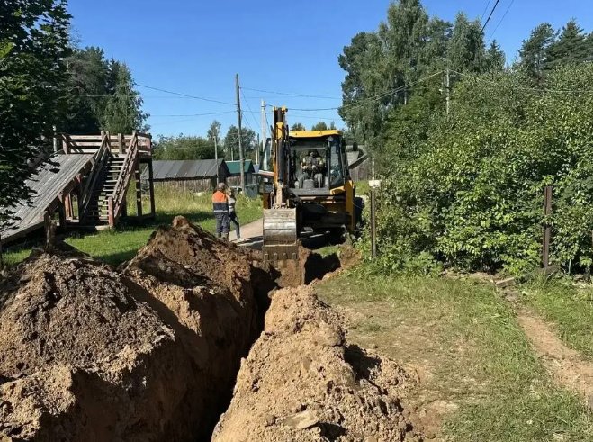 В Тихвинском районе модернизируют систему водоснабжения - Порядка 190 метров коммуникаций проложили в поселке Сарка.
