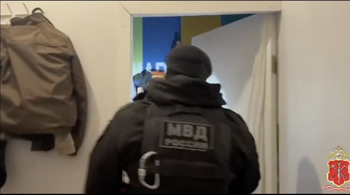 Полиция проверила почти 400 мигрантов во время рейда по хостелам в Петербурге - Кроме того, правоохранители обнаружили признаки организации незаконной миграции.