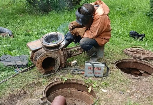 В Пикалёво провели работы на коммунальных сетях - Новые задвижки установили на вводах к многоквартирным домам.