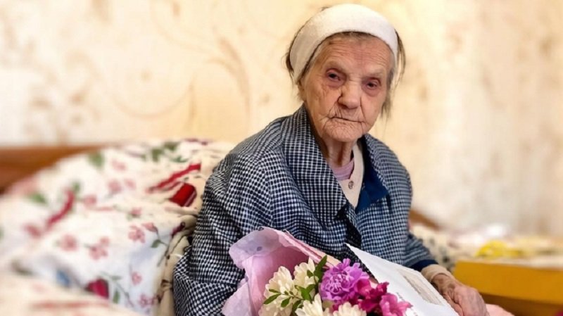 Ветерана Великой Отечественной войны поздравили со 103-летием в Тихвине - Поздравления юбиляру передали представители администрации, а также Владимир Путин и губернатор Ленин