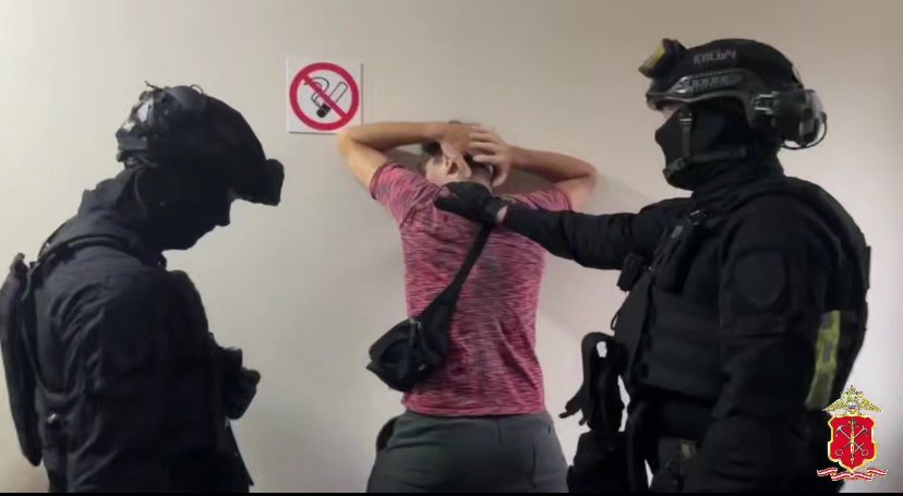 В Петербурге задержали иностранца за финансирование экстремистской организации - По данным правоохранителей, мужчина перечислил на ее счет 900 рублей.