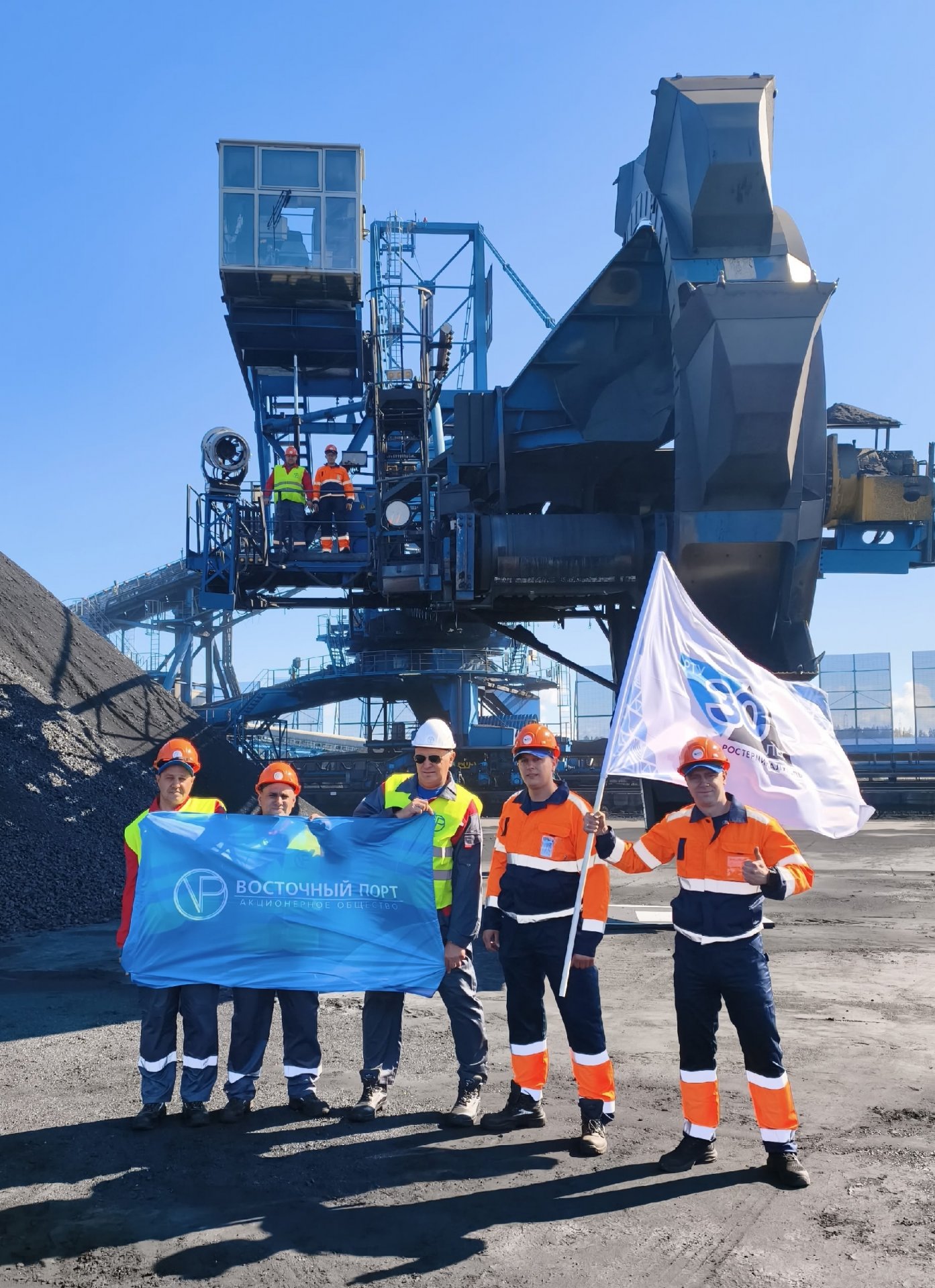 «Гонки на монстрах - 2026»: в порту Усть-Луга определили лучших докеров-механизаторов - В Ленинградской области прошел финал второго по счету сезона соревнований «Гонки на монстрах».