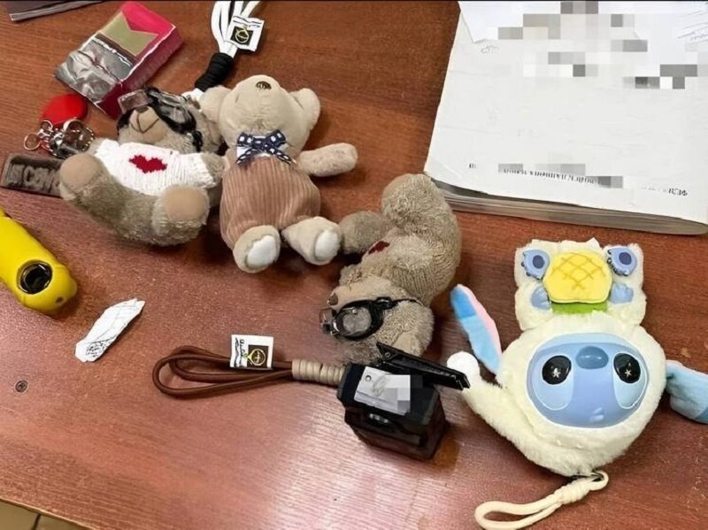 Два петербуржца не смогли выиграть игрушки и решились на преступление - Двух мужчин в возрасте 21 и 23 лет задержали 24 августа около 05:40 на остановке возле торгового цен