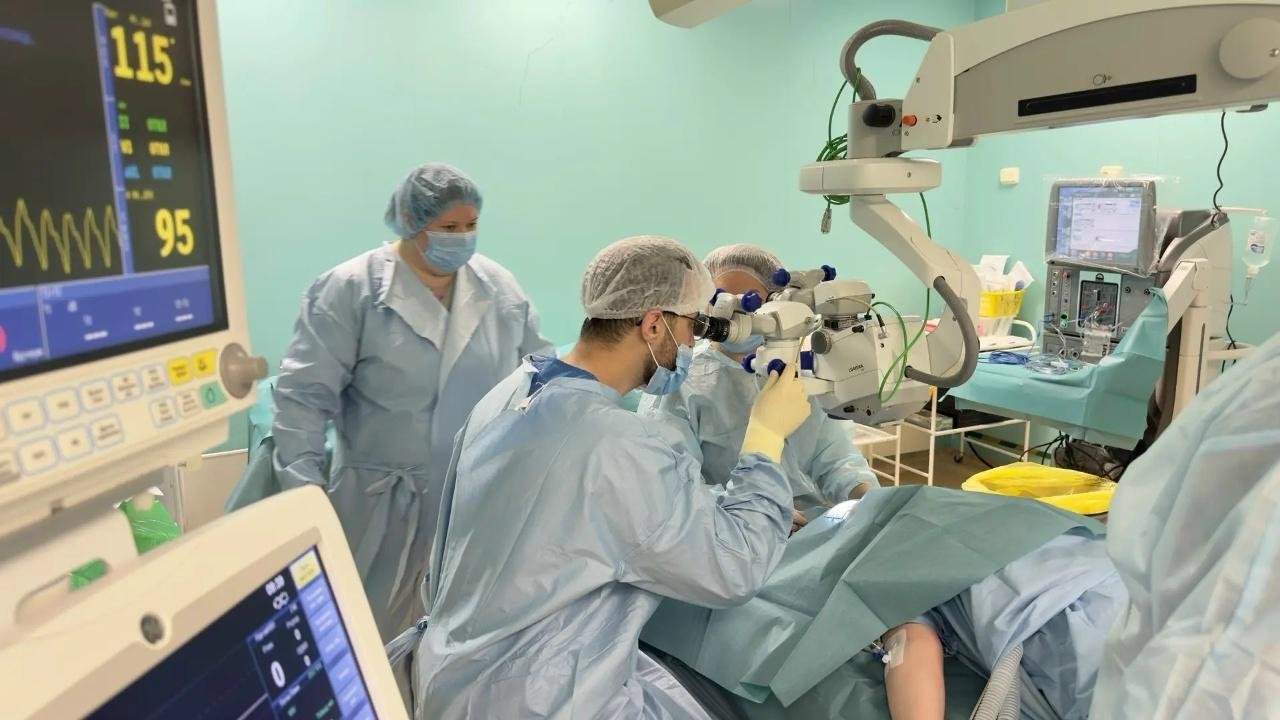 Петербургские хирурги спасли зрение 15-летнему подростку после трех операций - Благодаря лечению врачам удалось сохранить зрение пациента.