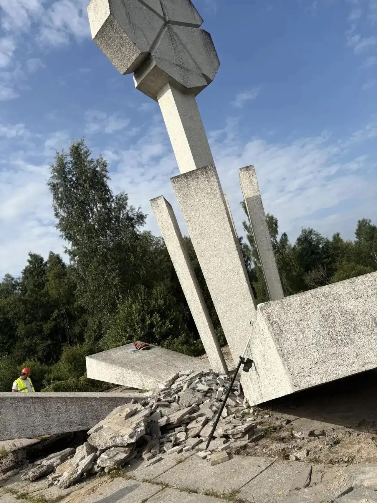 Владимир Цой проверил ход реставрации «Дороги жизни» в Ленобласти - Вице-губернатор Ленобласти Владимир Цой совершил выезд на ключевые объекты мемориального комплекса «
