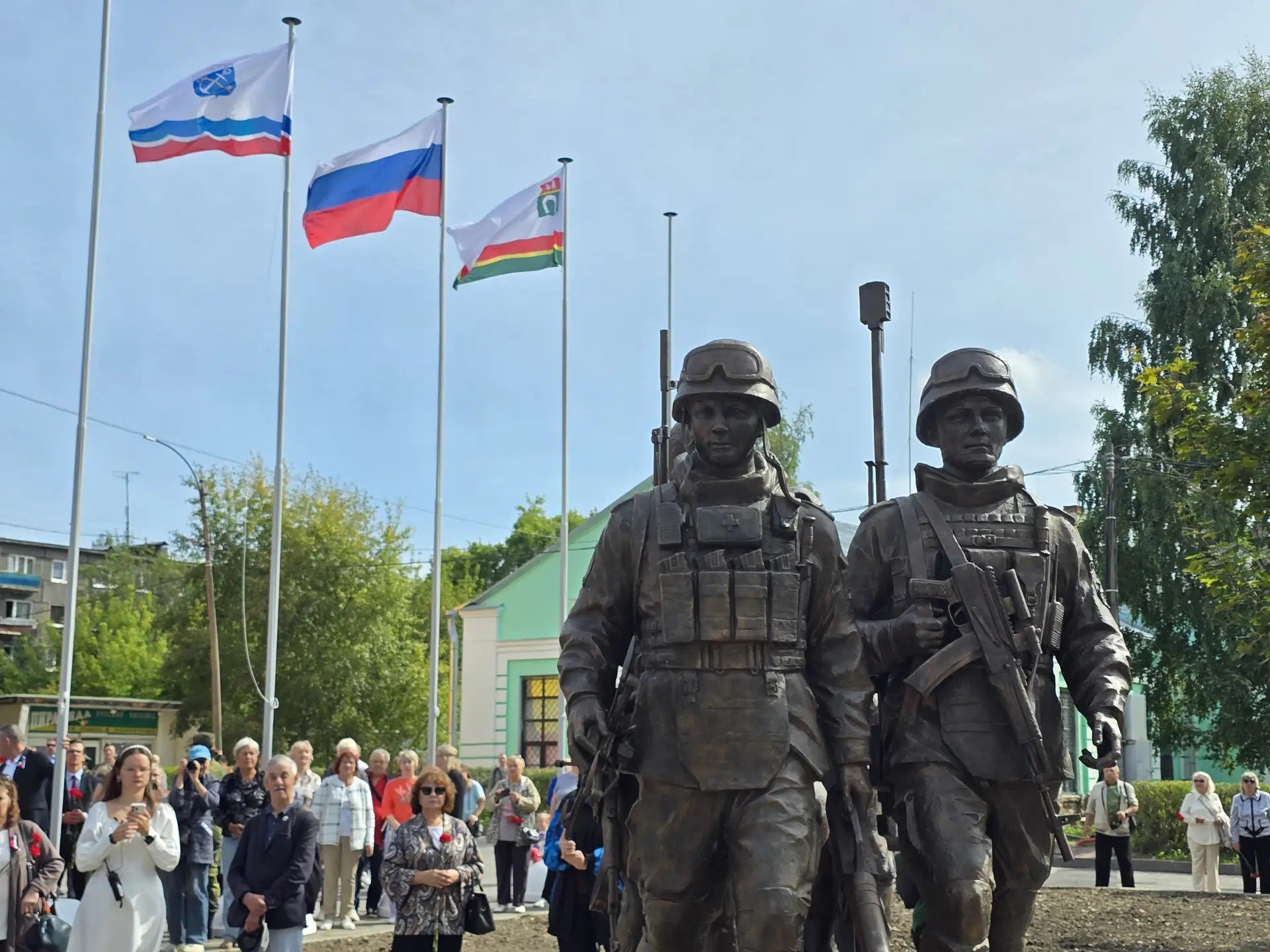 В Тосно открыли мемориал участникам СВО «Я вернусь» - В городе Тосно напротив социально-культурного комплекса «Космонавт» состоялось открытие мемориала уч