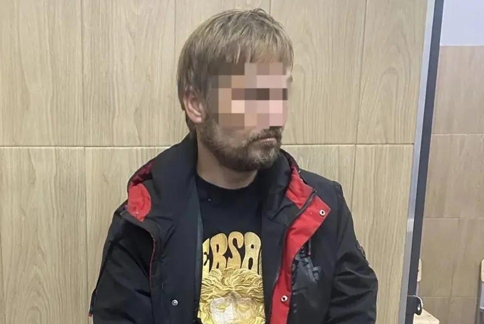 Мужчина угрожал убийством топором двум женщинам в Петербурге - Мужчину в возрасте 44 лет задержали после угроз двум женщинам топором во Фрунзенском районе Санкт-Пе