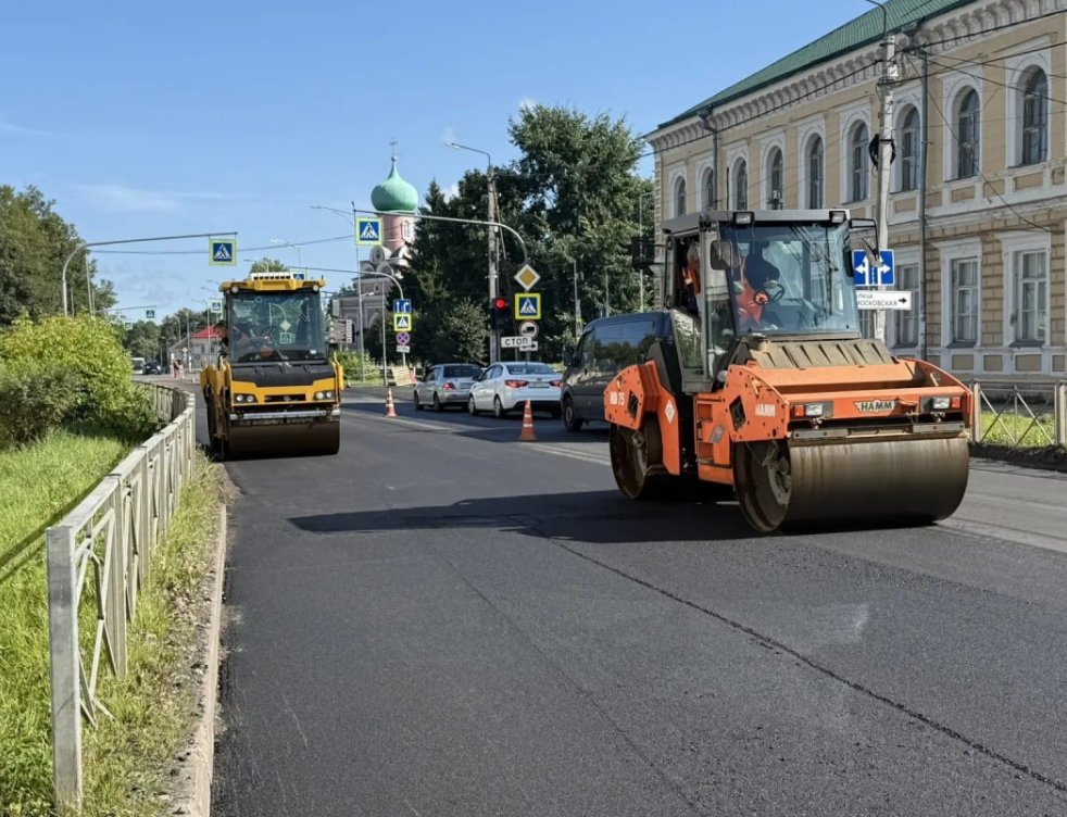 В Тихвине продолжают дорожный ремонт на Советской улице - В скором времени дорожники приступят к укладке верхнего слоя асфальта.