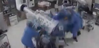 Врачи закрыли пациента своими телами во время мощного землетрясения в Японии – видео