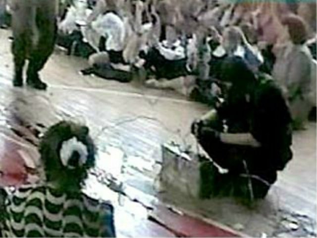 Беслан, 2004: три дня ужаса - и вечная память. "Помним. Любим. Скорбим" - 1 сентября 2004 года террористы захватили школу № 1 в Беслане, Северная Осетия. На торжественной лин