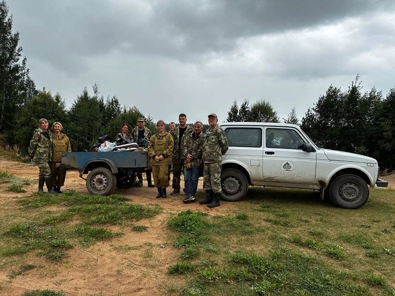 В Ленобласти продолжают очищать леса и берега от свалок - Сотрудники лесничеств «Ленобллеса» продолжают ликвидировать несанкционированные свалки и очищать бер