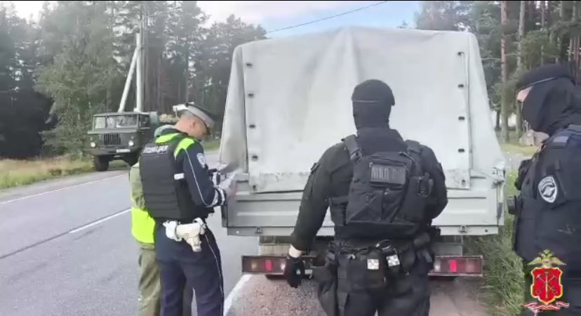 Полиция проверила более 150 частных домов в поселках вблизи военного аэродрома Прибылово - Рейды прошли в поселках Прибылово, Глебычево и Ключевое, а также СНТ «Полет» и «Родник».