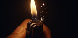 Житель Чувашии поджег бытовку в Кингисеппском районе просто так
