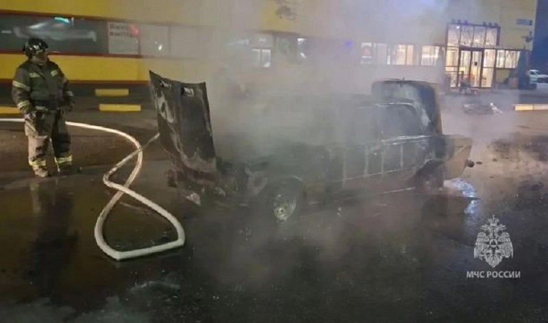 Автомобиль полностью сгорел во Всеволожском районе - Автомобиль ВАЗ-2106 полностью сгорел 26 августа на Главной улице в Новом Девяткино Всеволожского рай