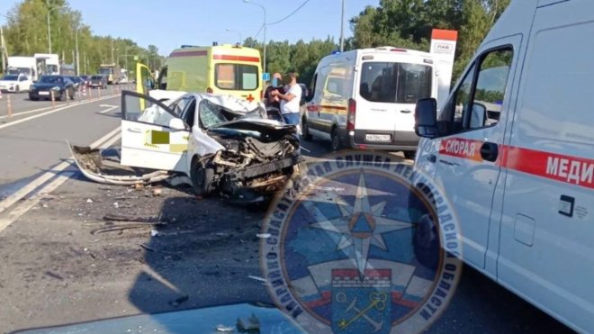 Люди погибли в массовой аварии в Тосненском районе - В ДТП столкнулись такси Daewoo, Changan, Mitsubishi L200 и эвакуатор «Газель». В результате аварии п