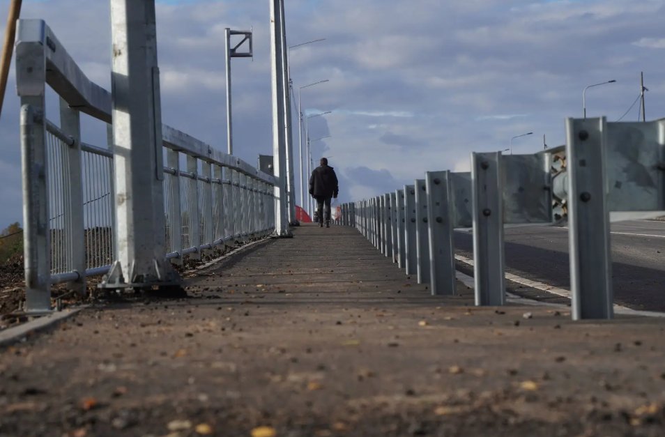 В Кингисеппском районе открыли движение по обновленному мосту через Лугу — Александр Дрозденко - Это третий капитально отремонтированный в Ленобласти мост за последнее время.