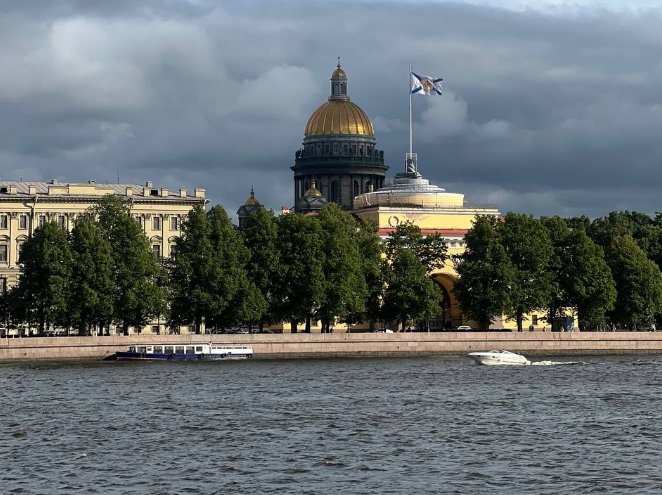 В Петербурге остался лишь один пригодный для купания водоем - Только в одном месте официально разрешили отдыхать гостям и жителям города.