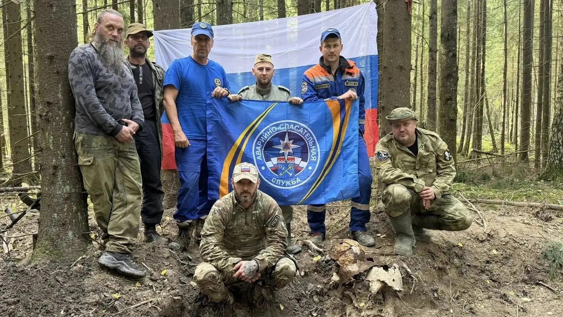 Поисковики подняли останки 13 бойцов РККА в районе Красного Бора - В преддверии Дня памяти жертв блокады Ленинграда, который отмечается 8 сентября, сотрудники аварийно