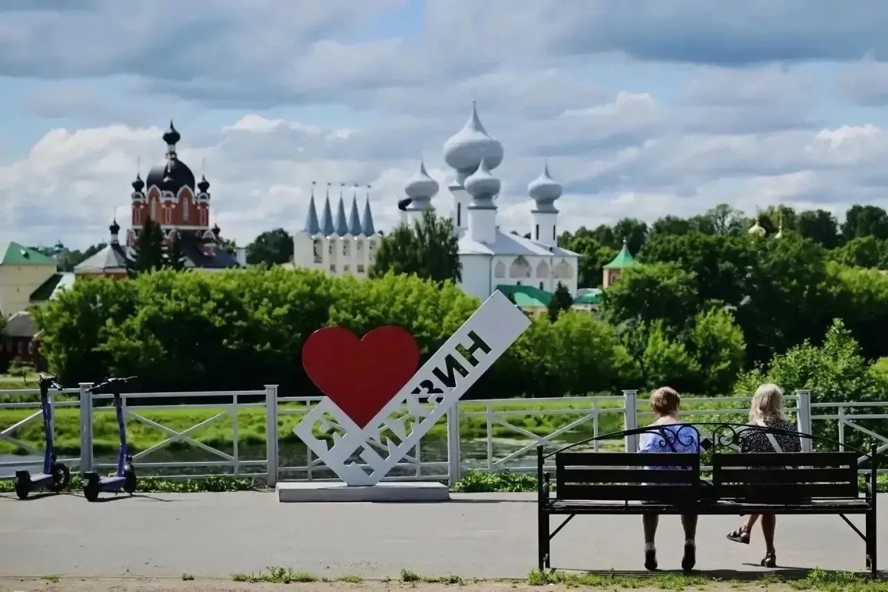 Ленобласть в 2025 году посетили более 10 млн туристов - Более 10 млн туристов посетили Ленинградскую область в 2025 году, сообщил Александр Дрозденко.