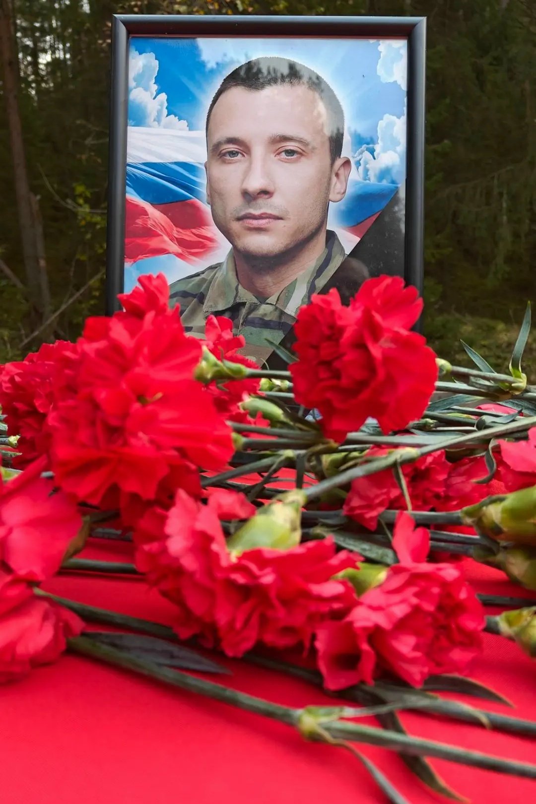 В Шугозере простились с погибшим участником СВО Григорием Сусловым - Гражданская панихида и отпевание прошли в поселке Шугозеро.