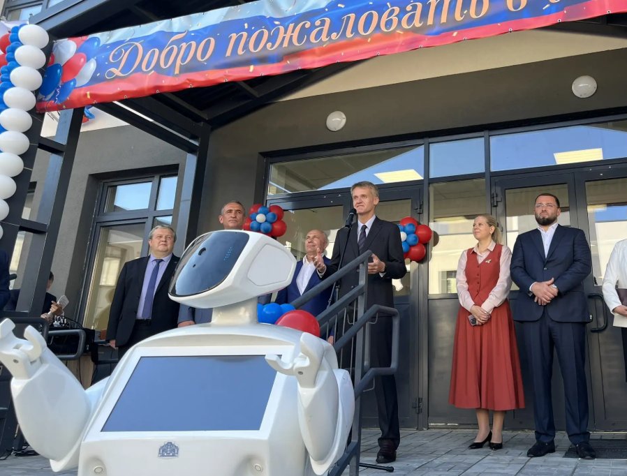 Новую школу с VR-оборудованием и лабораториями открыли в Кудрово - Образовательное учреждение рассчитано на 825 учеников.