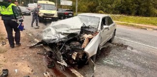 Росгвардейцы помогли водителю, серьезно пострадавшему после ДТП в Ломоносове