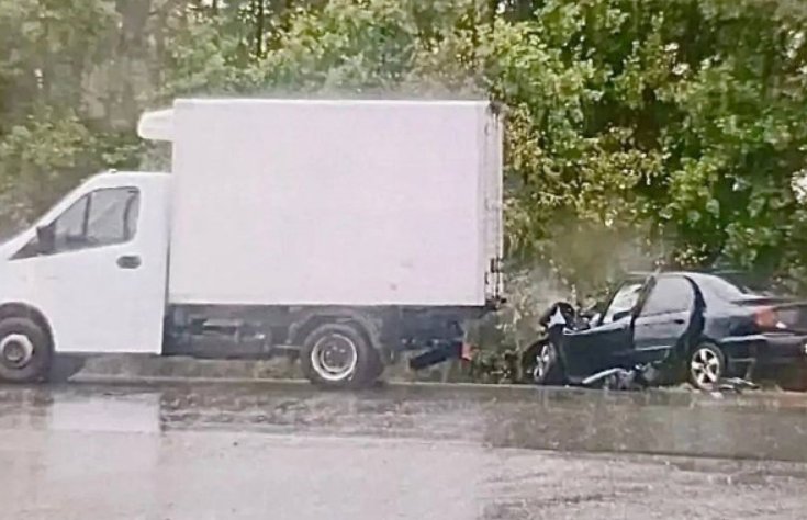 Водитель Kia пострадал в ДТП с «Газелью» в Тихвине - Авария произошла 21 сентября у АЗС "Газпромнефть".