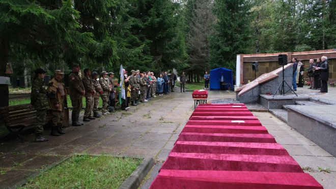 В Кировском районе перезахоронили останки 216 красноармейцев - Имена четырех защитников Родины удалось установить.