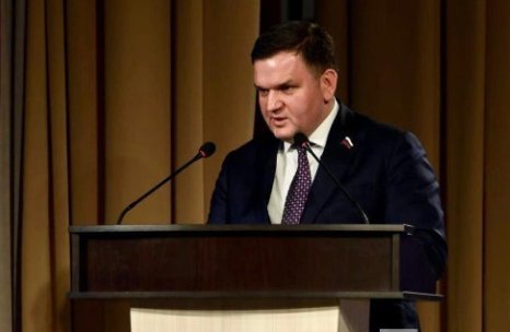 Сергей Перминов отметил важность диалога молодежи с участниками СВО - В Выборгском замке прошел мастер-класс художника и участника СВО Юрия Сивачёва, ставший частью проек