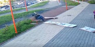 Видео: Кусок металла упал с девятого этажа и травмировал девушку в Ломоносовском районе